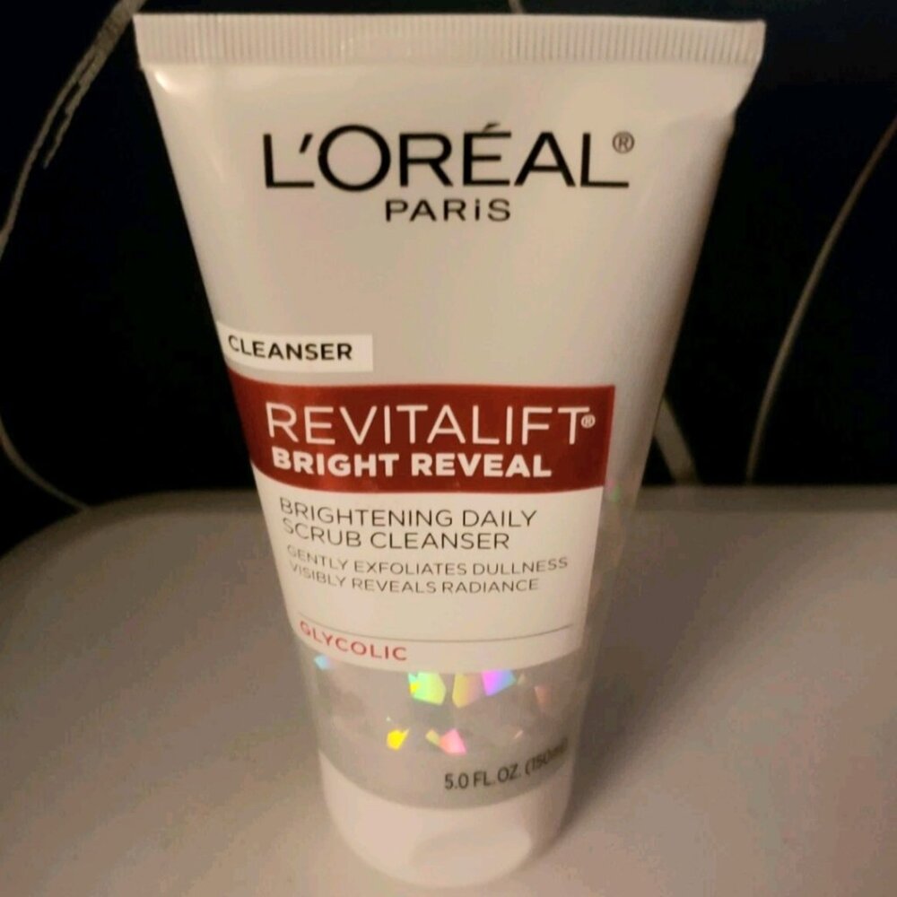 L'Oreal Paris RevitaLift Bright Reveal Brightening Scrub Cleanser 5 fl oz New